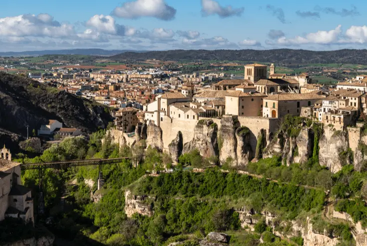 Vista del casco antiguo de Cuenca y la hoz del Huécar